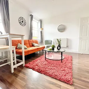 Apartment Town Centre Flat- Great For Contractors - Sleeps 4 - Free Parking, Southampton