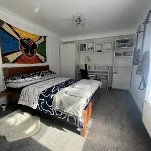 Apartment Private Flat In Centre With Parking, Southampton