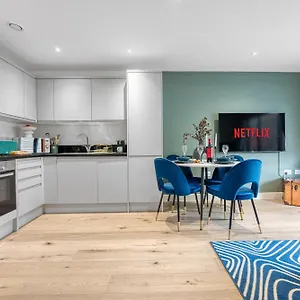 Apartment Ocean Village 1-Bedroom Luxurious, Stylish & Cosy Apartment, Central Location In Southampton, Sleeps 4 - Summer Special Offer! - By Blue Puffin Stays, Southampton