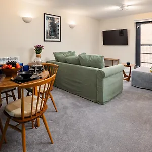 Apartment Stylish 2-bed Centre With Free Parking - At Hem, Southampton